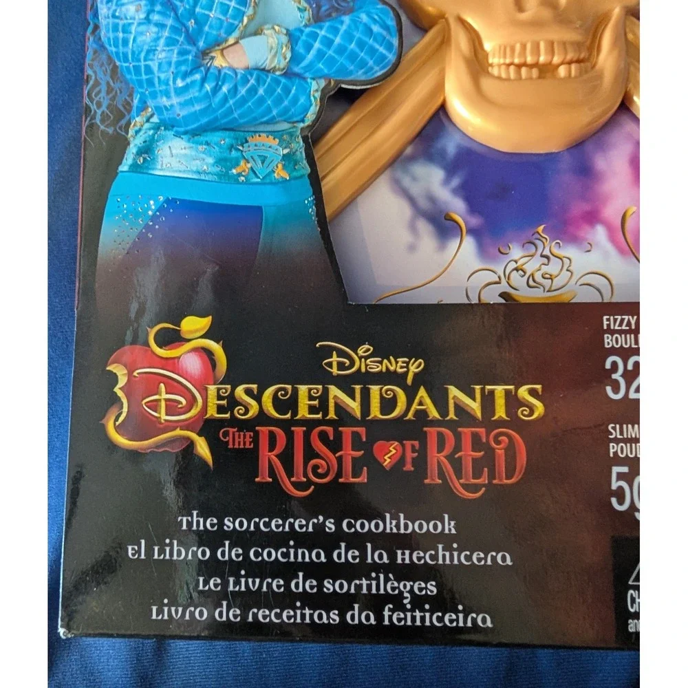 Disney Descendants Mattel‎ Rise of Red Sorcerer's Cookbook Chloe Charming Doll - Picture 6 of 7